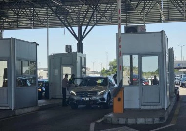 Осем тона контрабандни химически продукти задържаха митничари на „Капитан Андреево