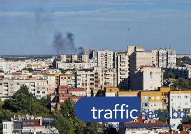 Запалиха гуми и кабели в коритото на Марица в Пловдив
