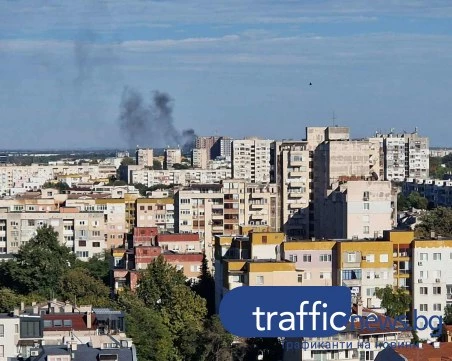 Запалиха гуми и кабели в коритото на Марица в Пловдив