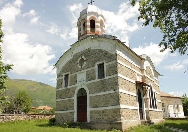 Млади левскари събират пари за църквата в карловско село, организират благотворителен турнир по белот