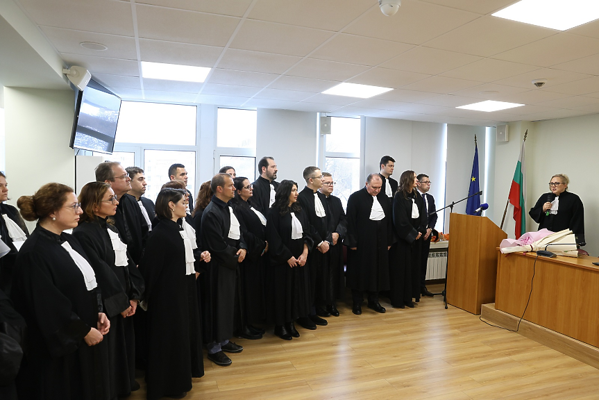 Адвокатите обвиниха прокуратурата в рушене на държавността, искат спешна намеса на ВСС
