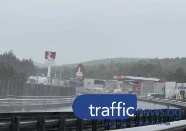 Кошмарен трафик по АМ „Тракия”, шофьори мръзнат над 4 часа в задръстване ВИДЕО