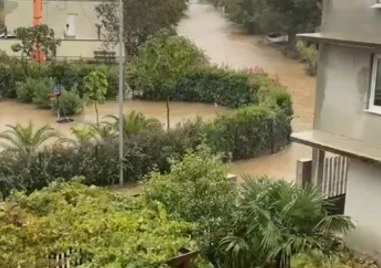 Ново наводнение по Черноморието, улици в Лозенец са под вода ВИДЕО