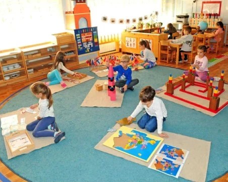 Съмнения за незаконна занималня в центъра на Пловдив, институциите проверяват случая