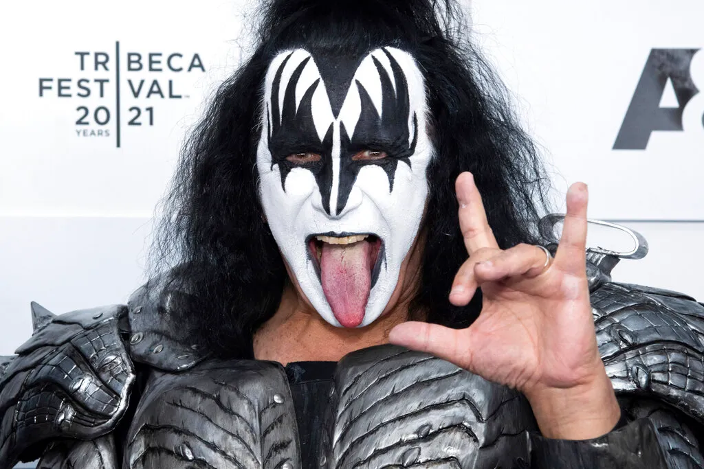 Джийн Симънс от KISS пострада тежко при катастрофа