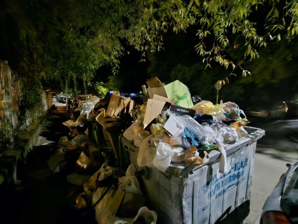 Заради кризата с боклука и вълната от желаещи да помогнат: СО организира пунктове за доброволци