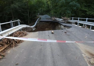 Удължиха бедственото положение в Елените, водата в района остава негодна за пиене