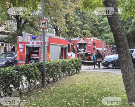 Голям пожар избухна в жилищна сграда в Пловдив – пожарни и линейки са на място