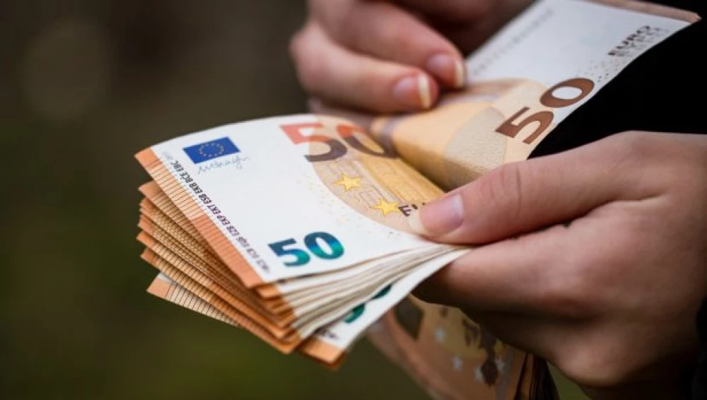 Гърция дава по 250 евро бонуси на пенсионерите