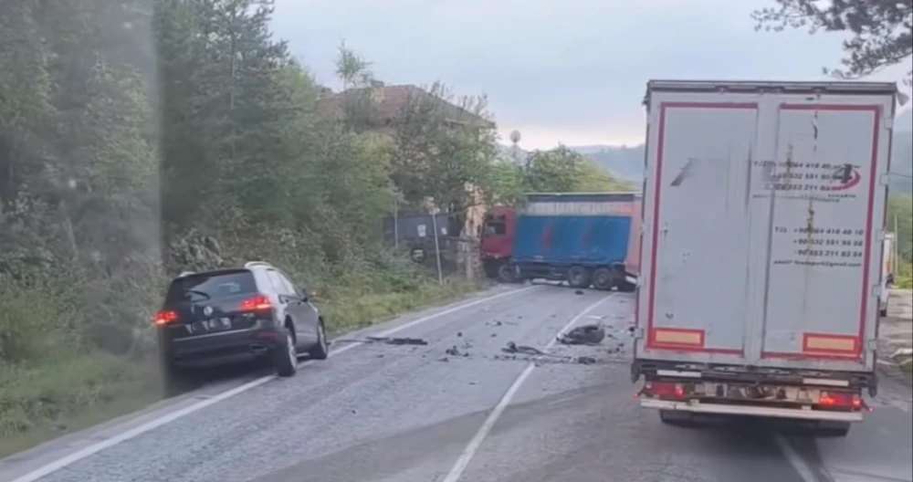 Тир и кола се удариха в Прохода на Републиката