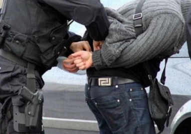 Заловиха двама мъже, заподозрени за кражба на накити и кола в София