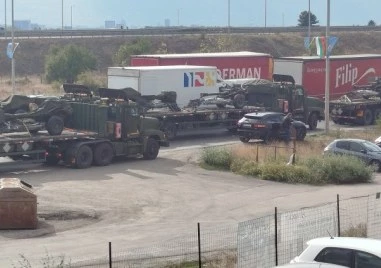 Военен конвой и луксозен джип се сблъскаха на Ботевградско шосе в София