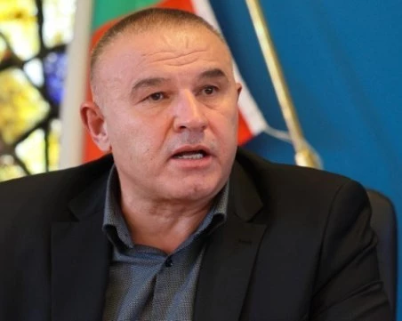 Стефан Ботев: Карлос Насар си донесе договор, но не го подписва
