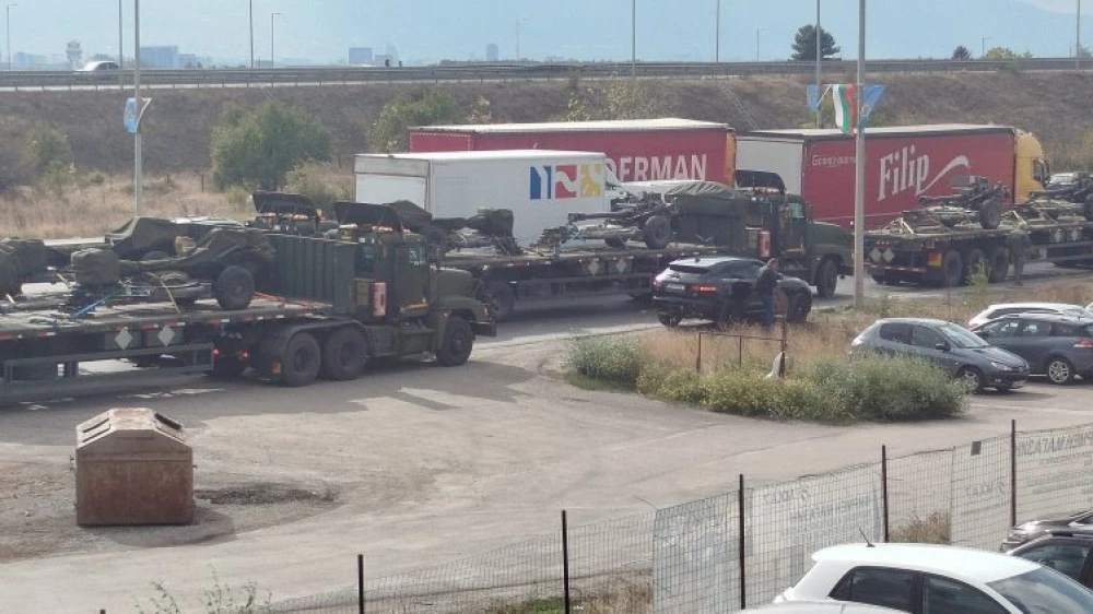 Военен конвой и луксозен джип се сблъскаха на 