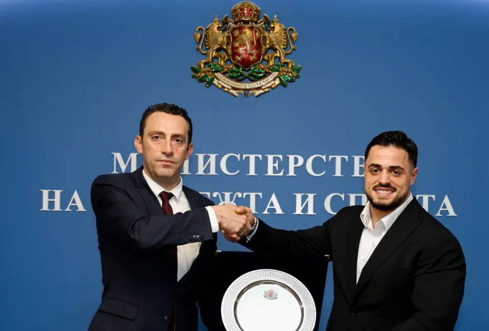Министърът на спорта награди с премия и плакет Карлос Насар за световната титла
