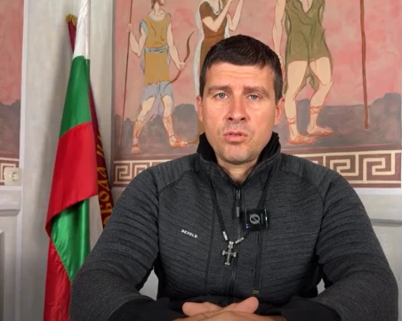 Ивелин Михайлов се разграничи от 8 от своите депутати