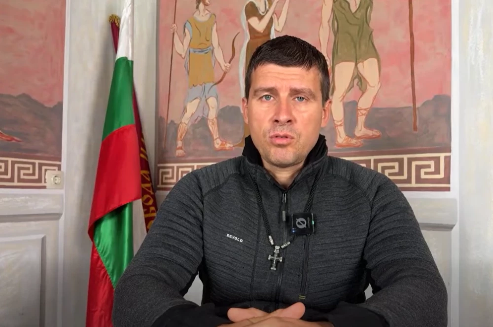 Ивелин Михайлов се разграничи от 8 от своите депутати