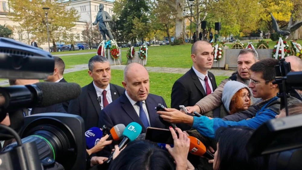 Радев: Борисов капитулира пред Пеевски и предава властта