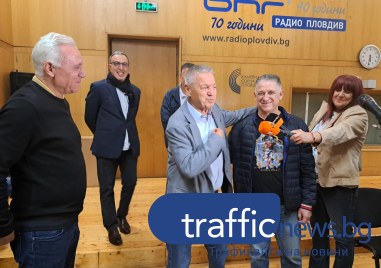 Стоичков и президентът Петър Стоянов уважиха представянето на книгата на Петър Зехтински