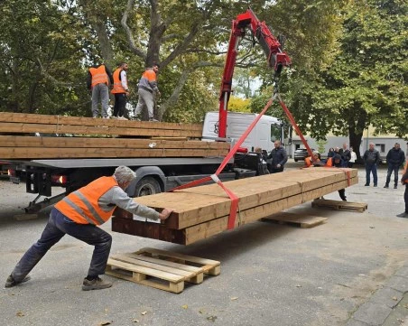 Доставени са първите греди за Хуманитарната гимназия в Пловдив
