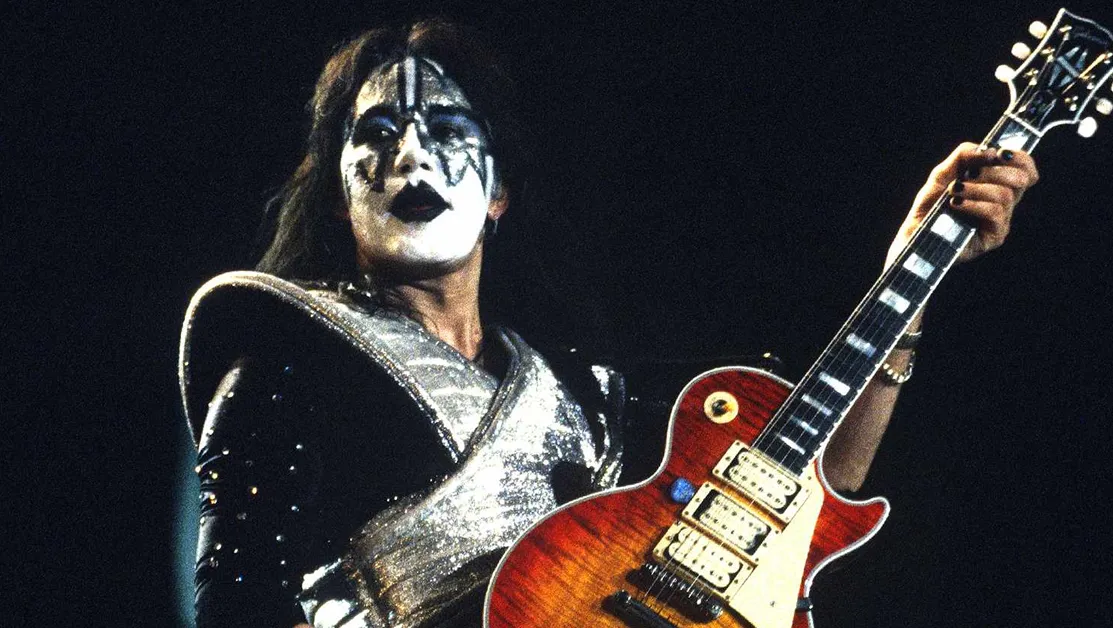 На 74 години почина легендарният китарист на Kiss Ейс Фрели