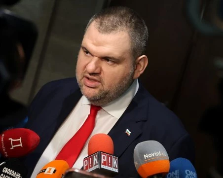 Пеевски: Купонът се отменя, чичо Румен да връща кетъринга и шампанското
