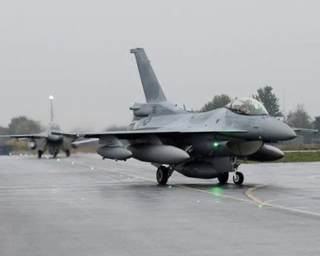 Още два самолета F-16 пристигнаха в България на Граф Игнатиево