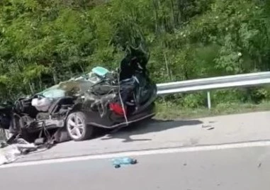 Тийнейджърка загина при тежка катастрофа на АМ Тракия край Пловдив, водачът - 20-годишен