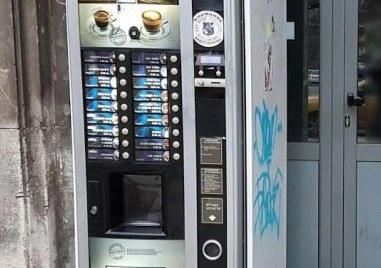 Апаш разби вендинг апарат в центъра на Пловдив