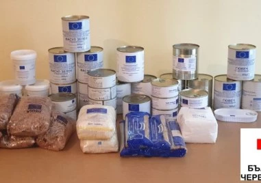 БЧК раздава хранителни и хигиенни пакети в район „Северен