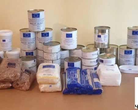 БЧК раздава хранителни и хигиенни пакети в район „Северен