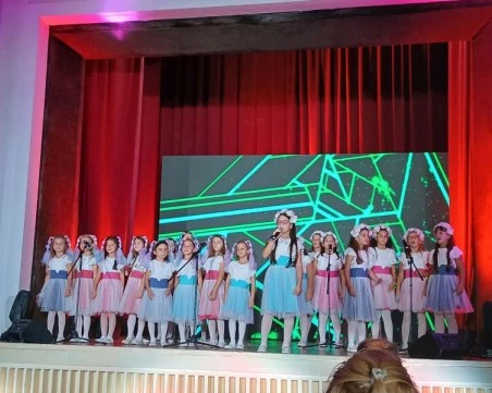 Пловдивски таланти направиха фурор на Европейския конкурс за нова детска песен „Златни искри 2025