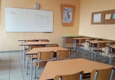 Директорката на училището, в което 12-годишно дете е намушкано: Станало е на шега