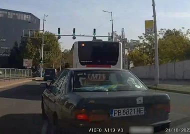 Видео запечата поредната нагла засечка в Пловдив, шофьор поиска повече камери на пътя