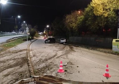 Жена твърди, че пиян полицай е предизвикал зрелищна катастрофа в Перник