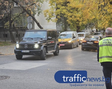 Наглост под носа на полицаи: Джип предприе забранен ляв завой след катастрофа по същата причина ВИДЕО