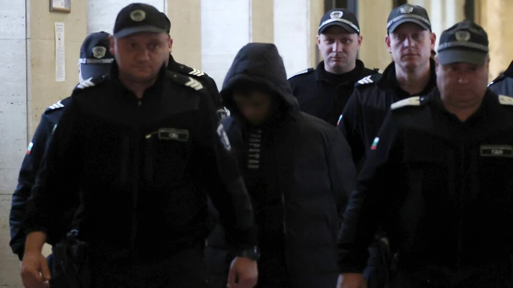 Решават да пратят ли в ареста 15-годишният, намушкал връстник в мола – прекъснаха заседанието