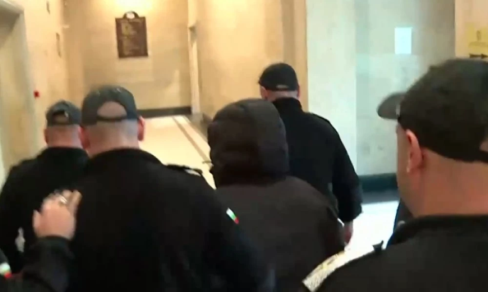 15-годишният, който наръга и уби свой връстник в мол, остава в ареста