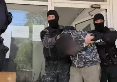 Заподозреният за тройното убийство в Бургаско и баща му били с ограничителни заповеди