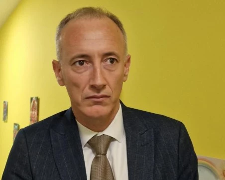 Вълчев: Няма да се слагат металдетектори в училищата, но ученици от общности ходят ежедневно с ножове