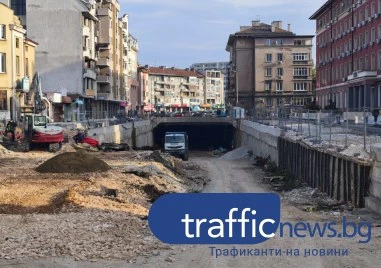 Свързаха двете части на пробива под Централна гара, но крайният срок едва ли ще се спази