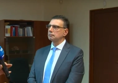 Обвиненият за тройното убийство не е регистриран като психично болен, но баща му е с шизофрения