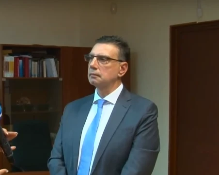 Обвиненият за тройното убийство не е регистриран като психично болен, но баща му е с шизофрения