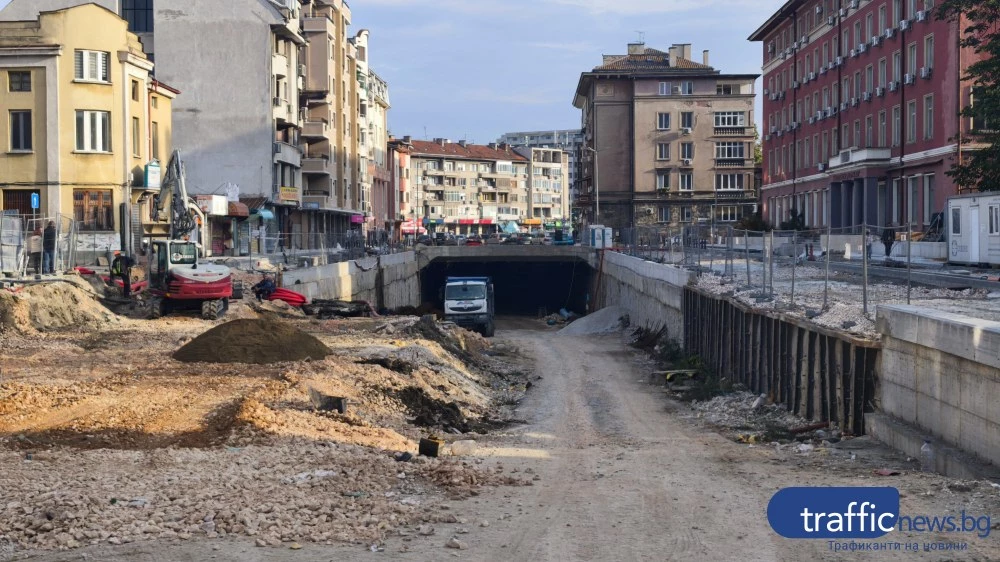 Свързаха двете части на пробива под Централна гара, но крайният срок едва ли ще се спази