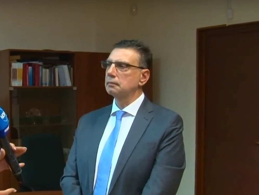 Обвиненият за тройното убийство не е регистриран като психично болен, но баща му е с шизофрения