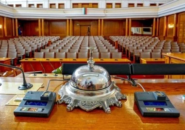 Наталия Киселова свиква извънредно заседание на парламента