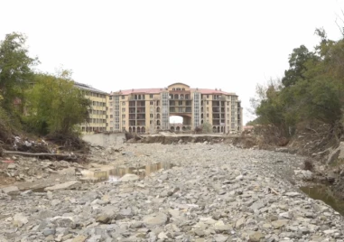 Водата в Елените още е негодна за пиене
