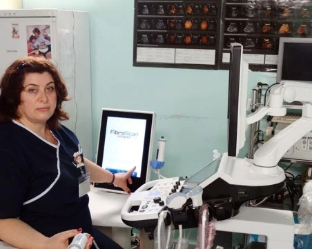 Близки и приятели си казват последно сбогом с д-р Елена Топалова в неделя