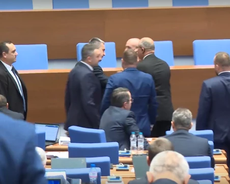 Сблъсъци в Народното събрание: Напрежение между депутати от „Възраждане” и „ДПС-Ново начало”