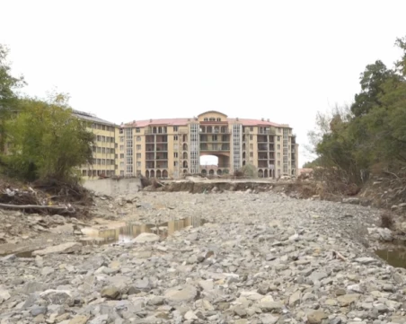 Водата в Елените още е негодна за пиене